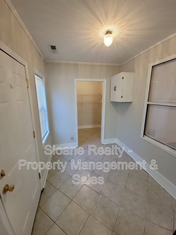 Building Photo - 212 Miami St