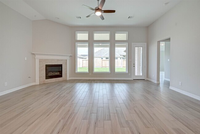 Building Photo - 2211 Flamenco St