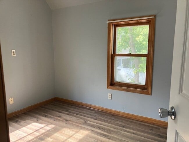 Building Photo - 507-509 W Chestnut