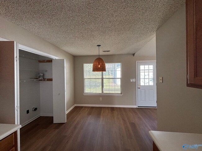 Building Photo - 2536 Clovis Rd SW