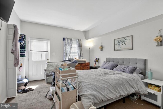 Building Photo - 1708 Catharine St