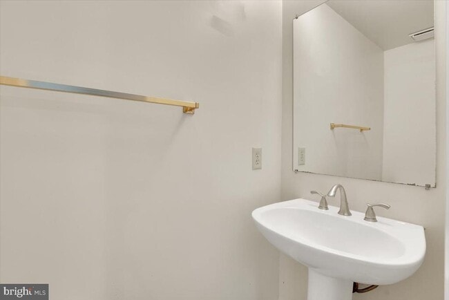 Building Photo - 2904 Oakton Crest Pl