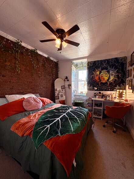 Building Photo - 627 S Negley Ave