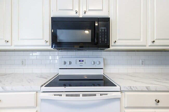 Building Photo - Wonderful Duplex in Southwest Lubbock!
