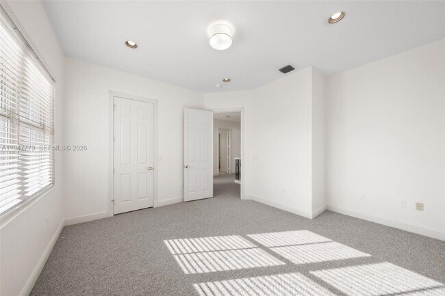 Building Photo - 1500 Shoreline Way