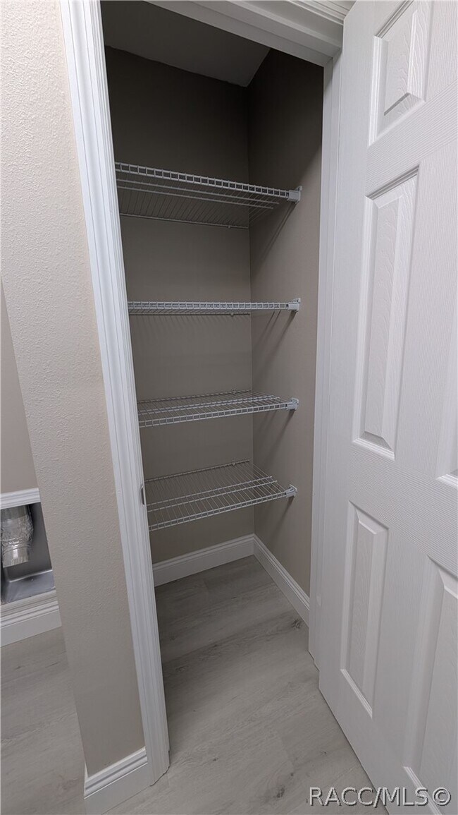 Building Photo - 7708 N Paris Dr