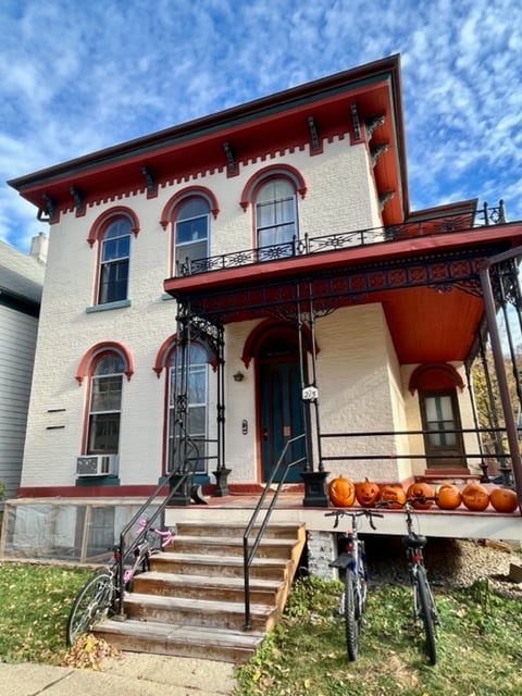 Building Photo - 215 N Pinckney St