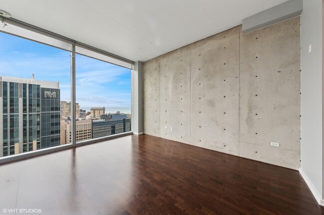 Building Photo - 600 N Fairbanks Ct