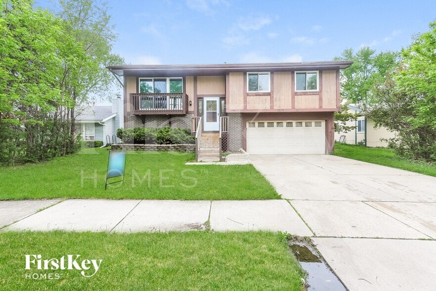 Primary Photo - 1939 Ashwood Ln