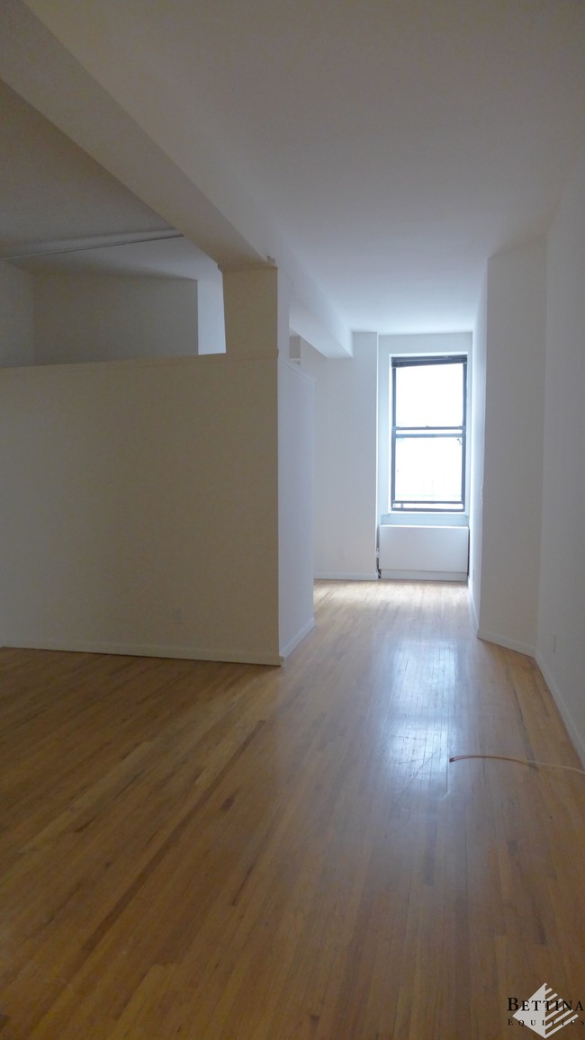 Interior Photo - 427 East 76th Street