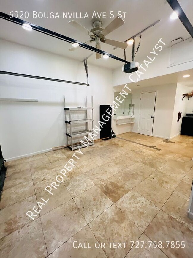 Building Photo - 6920 Bougainvilla Ave S