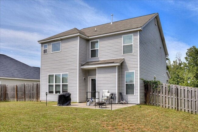 Building Photo - 4 bed, 2.5 bath home on corner lot with 2 car garage and fenced in back yard