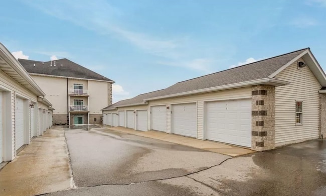 Building Photo - 1 Bedroom Condo Available August 1st, 2026