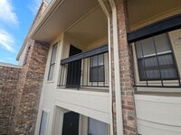 Building Photo - Nice Fourplex Unit in NRH - Birdville ISD