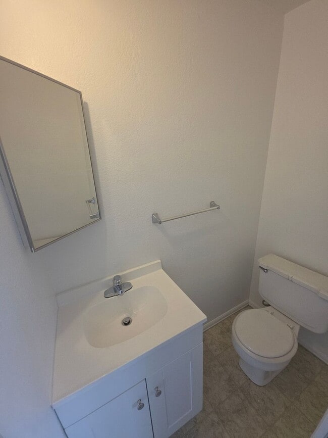 Building Photo - 3 Bedroom Apartment in FRUITA!!!