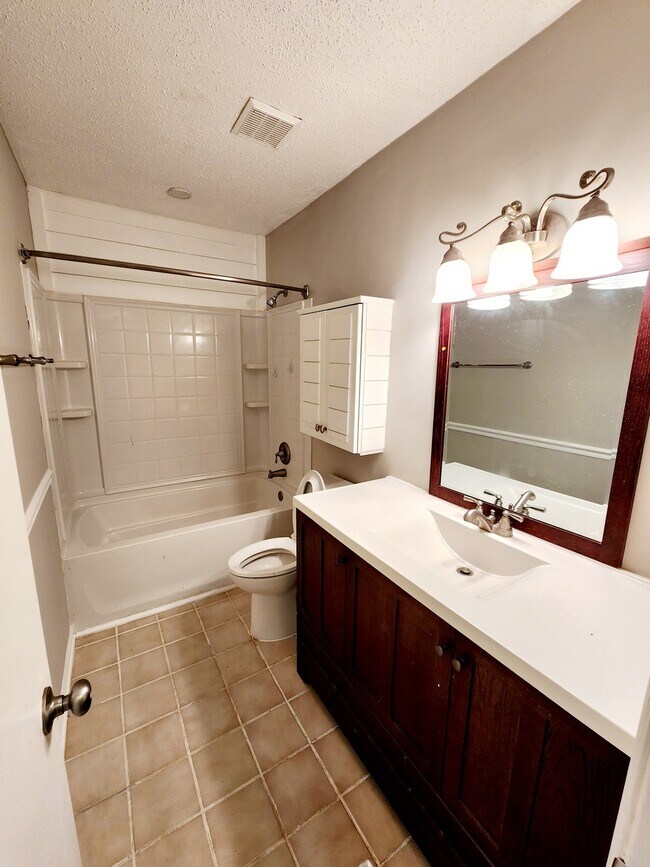 Building Photo - 14012 Hurstland Dr SW
