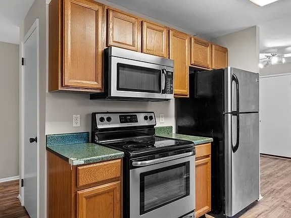 Building Photo - 3945 Sloping Dr