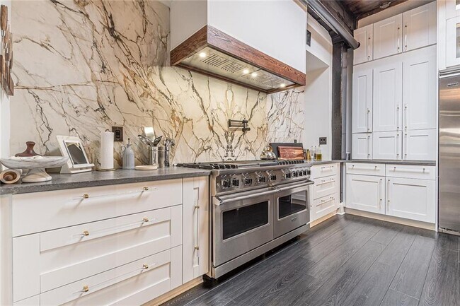 Building Photo - 320 Peters St SW