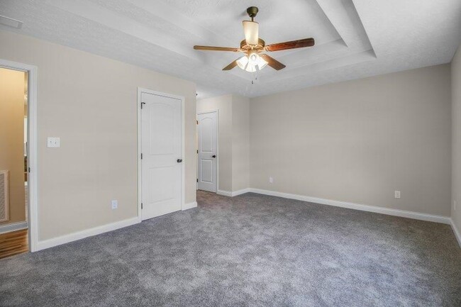 Building Photo - 418 Lansing Ln