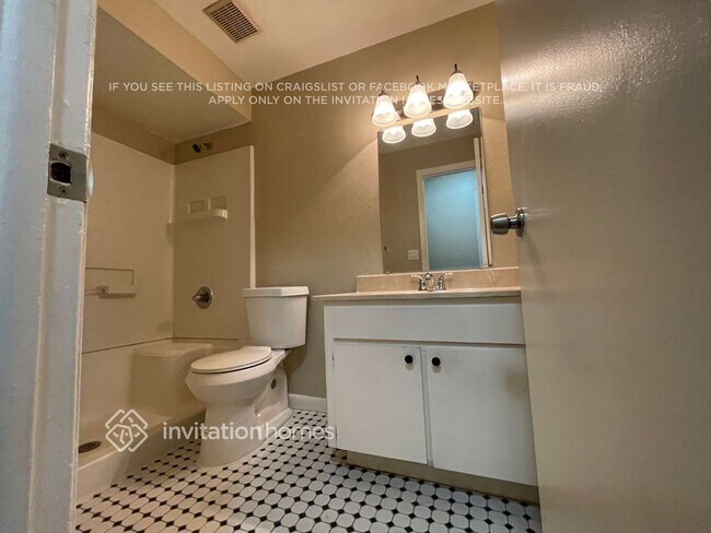 Building Photo - 3816 Southview Dr