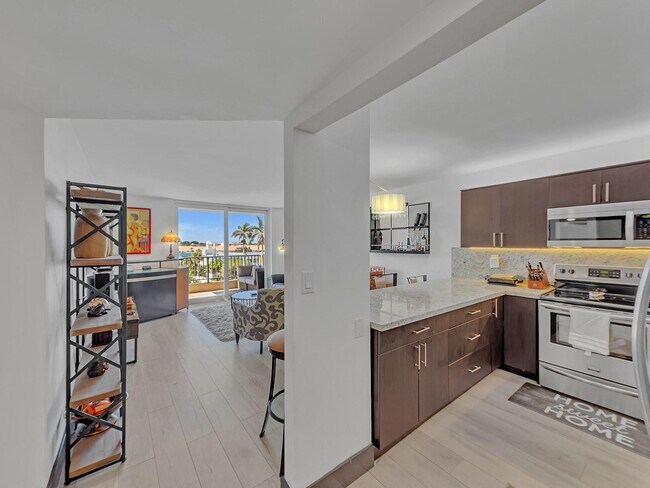 Building Photo - 1421 S Ocean Blvd