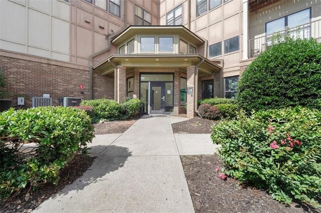 Building Photo - 898 Oak St SW