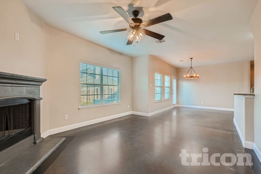 Building Photo - 2186 Liriope Ln