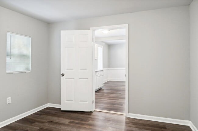 Building Photo - 504 W 48th St