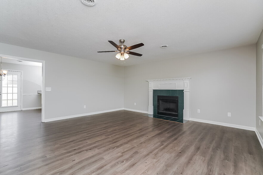 Building Photo - 2301 Weber Ct