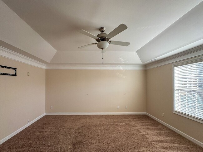 Building Photo - Lovely 3 Bed 2.5 Bath Home with Community Amenities