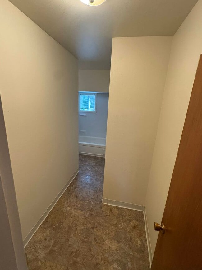 Building Photo - Studio Duplex in Downtown Eugene