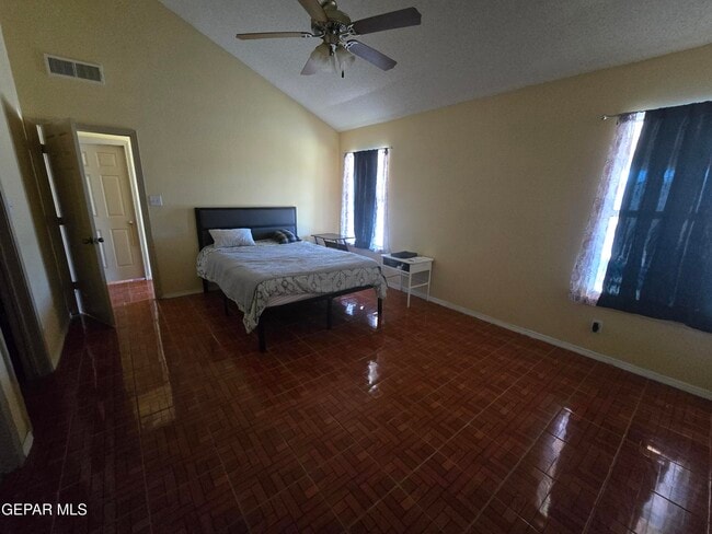 Building Photo - 1400 Cravens St