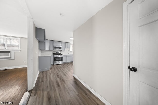 Building Photo - 339 N 6th St