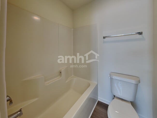 Building Photo - 201 Charlotte Ct