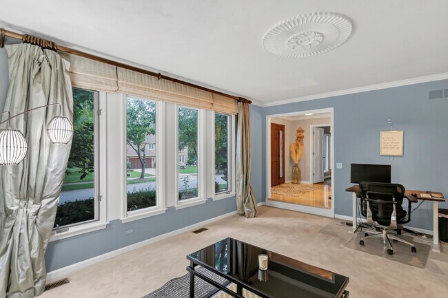 Building Photo - 985 Chapel Ct N