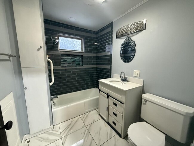 Building Photo - 672 Central St