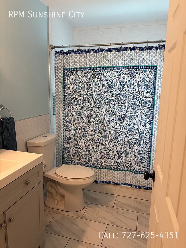 Building Photo - 521 71st Ave