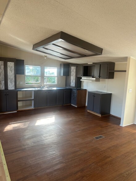 Building Photo - 237 Crescent Creek Ln