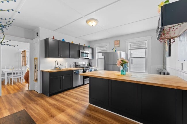 Building Photo - 29 Harbor St