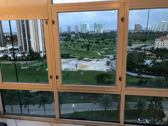 Building Photo - 20100 W Country Club Dr