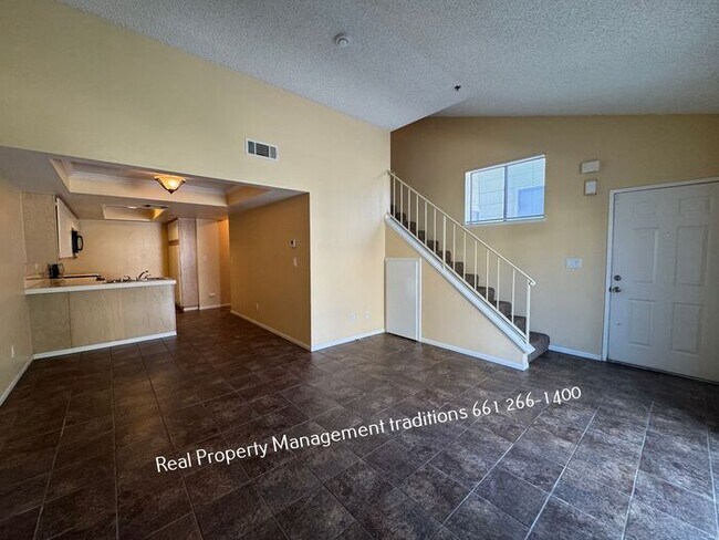 Building Photo - 2 plus 2 condo in lancaster