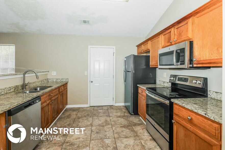 Building Photo - 10576 Day Lily Dr