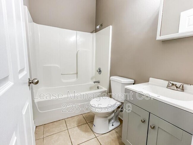 Building Photo - 1916 Eagle St