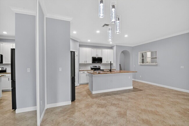 Building Photo - 10457 Wellington Parc Dr