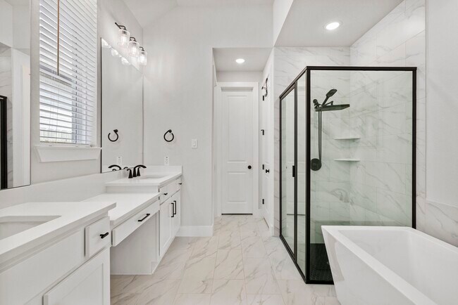 Building Photo - 415 N Hillary Step Pl