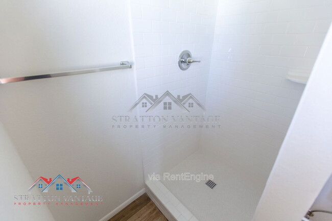 Building Photo - 8119 E Amelia Ave