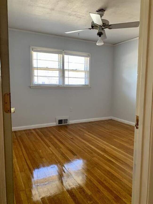 Building Photo - Spacious 4-Bedroom Home in Memphis-Perfect...
