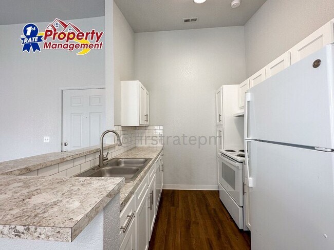 Building Photo - 3148 N Esquire Dr