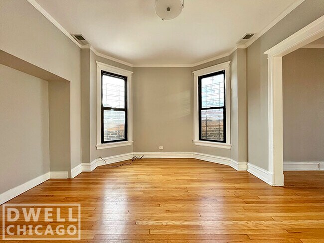 Building Photo - 5143 N Clark St