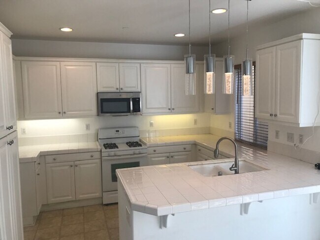 Building Photo - Gated Community!